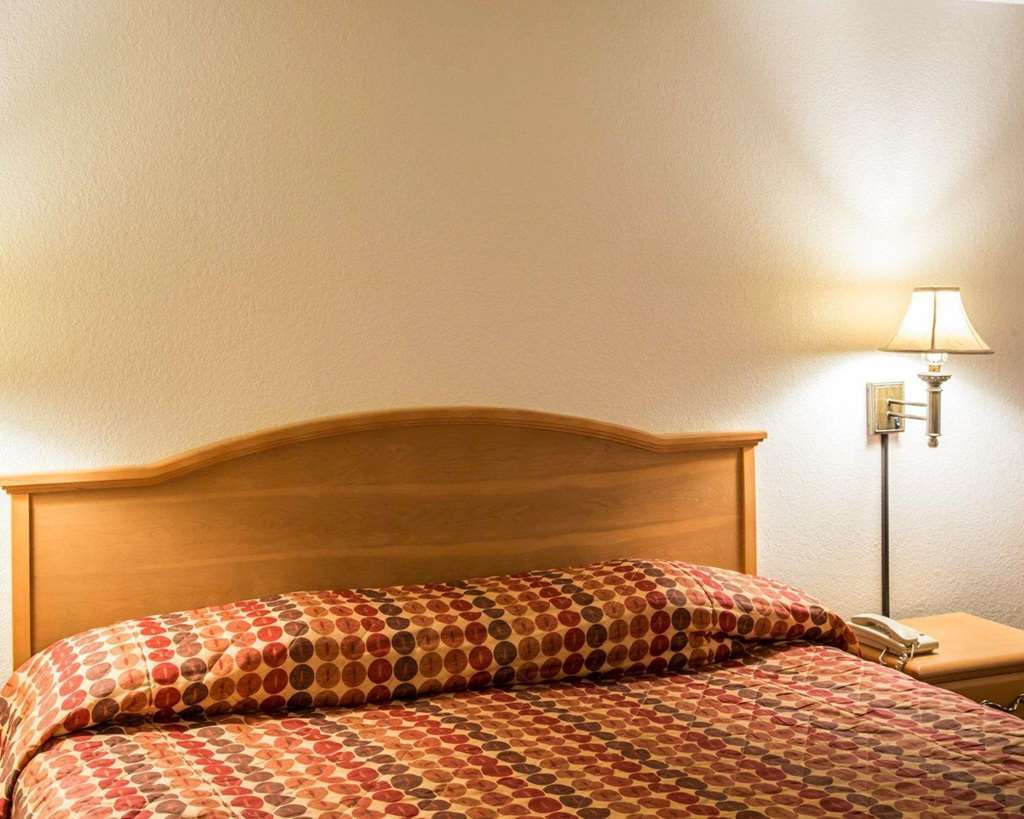 Rodeway Inn & Suites Near Outlet Mall - Asheville Zimmer foto